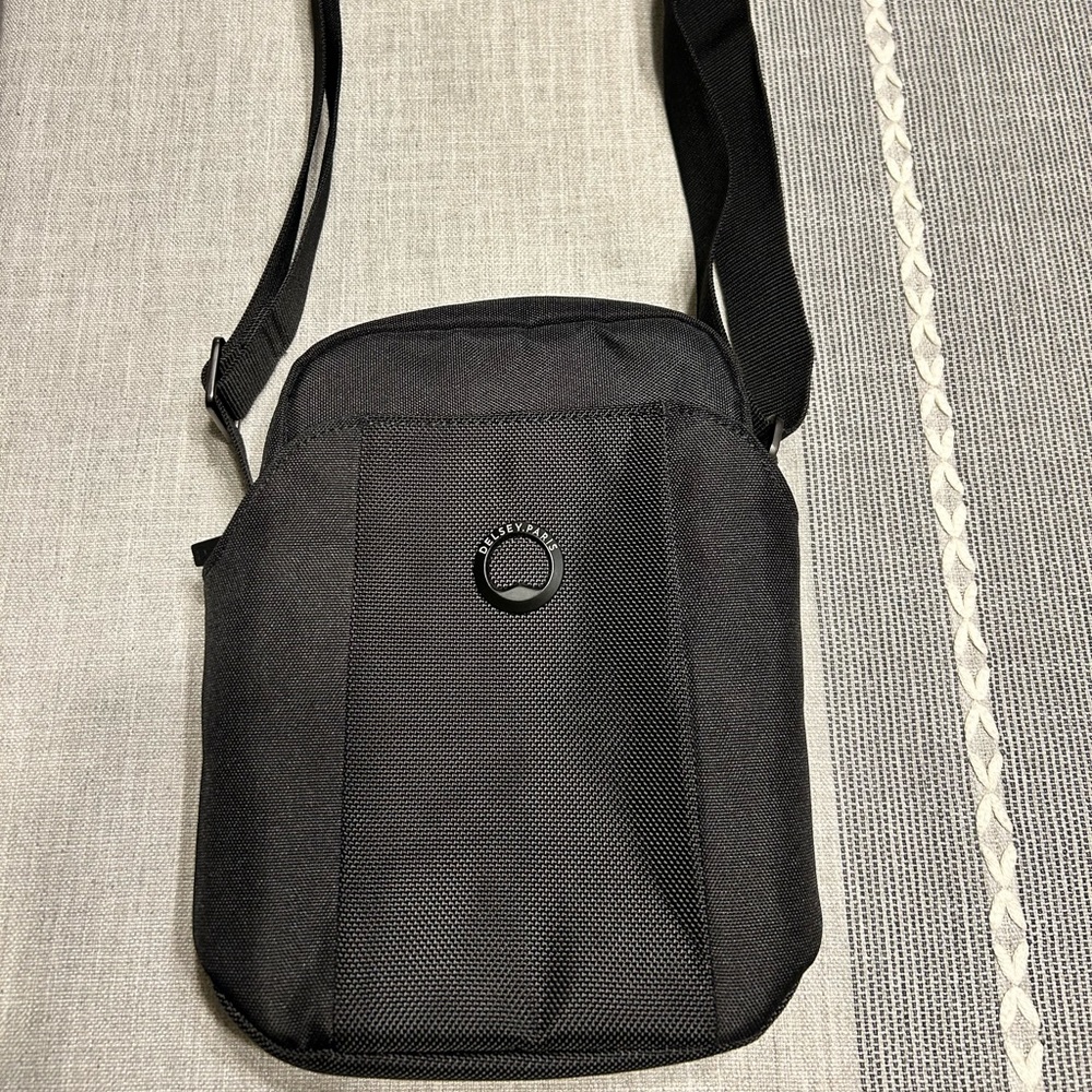 Travel/ crossbody bag unisex. Barely used